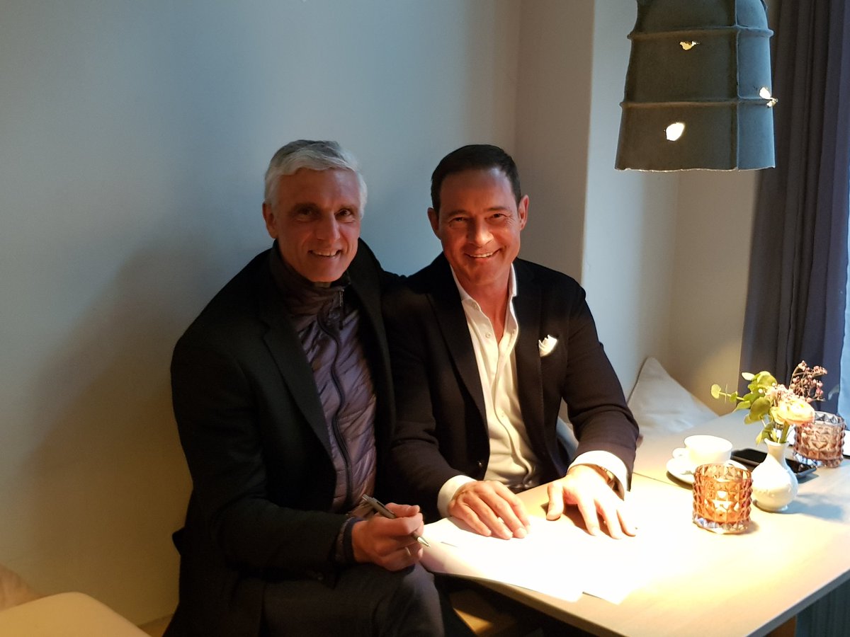 Daniela Reher (@daniela_reher) on Twitter photo Gemeinsam mit <a href="/gbieler/">Gregor Bieler</a> und Dr. Rainer Pöltz freue ich mich auf einen spannenden Exec Kaminabend mit unseren Top #fastforward Partnern @MSPartnerDE im Rostigen Pudel in München. Gemeinsam mit <a href="/gbieler/">Gregor Bieler</a> und Dr. Rainer Pöltz freue ich mich auf einen spannenden Exec Kaminabend mit unseren Top #fastforward Partnern @MSPartnerDE im Rostigen Pudel in München.