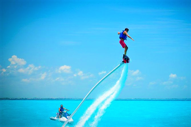 Flyboarding and fun on #Sanibel Island. 😎🏄🌴
<a href="/FloridianCreat1/">Floridian Creations</a> #FtMyersSanibel <a href="/RealSaltLife/">Salt Life</a> #TravelTuesday bit.ly/2xw42bf