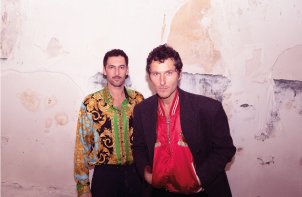 [POP MUSIC]

Découvrez l’univers électro-pop sombre et saisissant du duo parisien Aaron ! 

 ☞ Rendez-vous le 10 novembre au <a href="/RadiantBellevue/">Radiant-Bellevue</a>