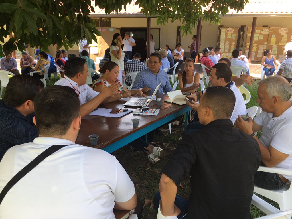 CarlosEMeloV's tweet photo. Reunidos en la Mesa Departamental de Plan de Desarrollo, con AIM buscando gestionar y coordinar acciones en pro del municipio. 

#UnGobiernoParaTodos 
#GestiónYParticipación https://t.co/QFszQIbuq5