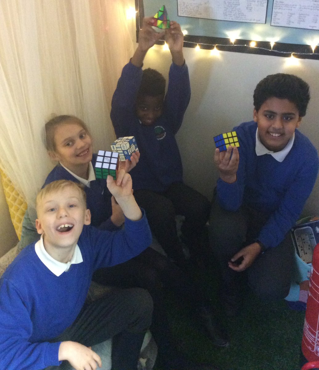 ReinwoodJuniors's tweet image. We love problem solving in 6D... even during indoor play @Rubiks_Official #problemsolvers #snowproblem