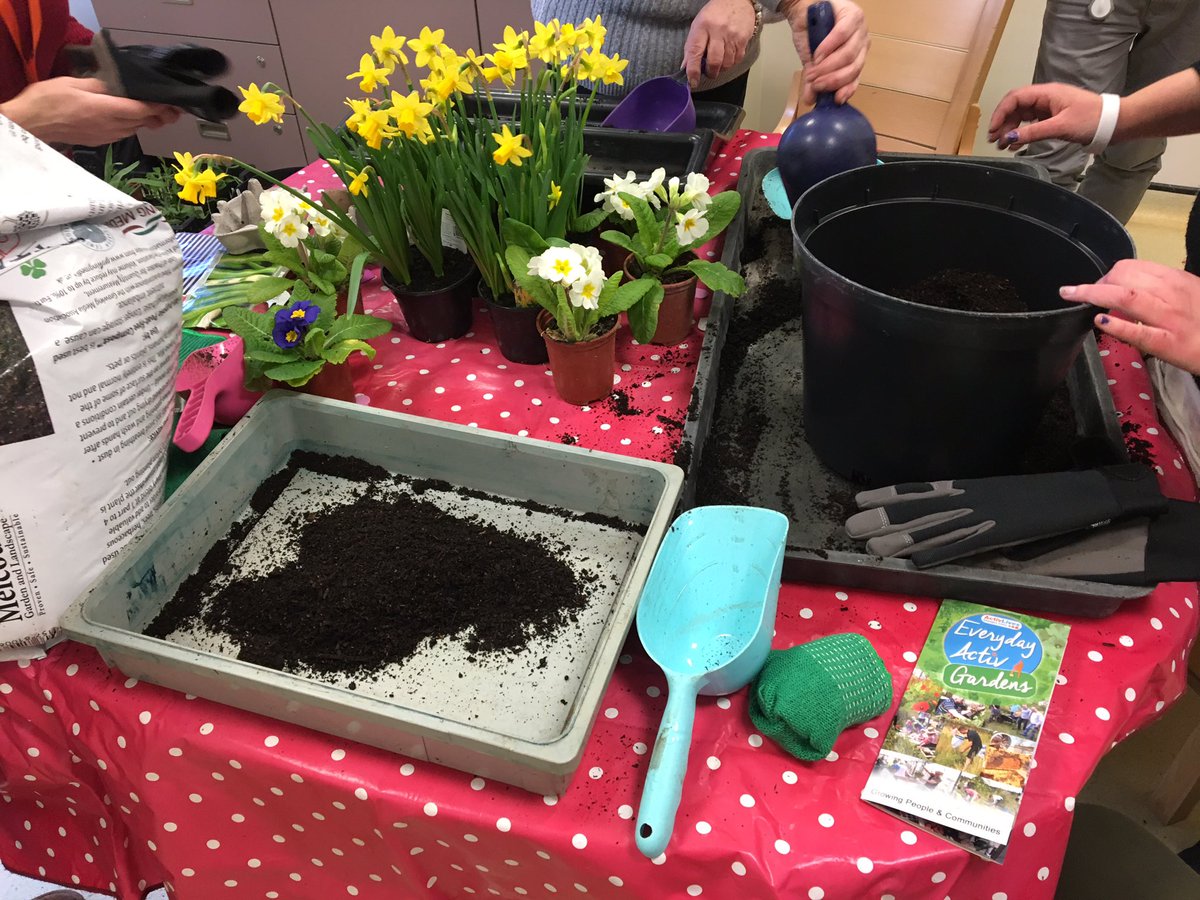 LWardnsft's tweet photo. Thank you @ActivLives for the brilliant gardening group today! Spring is in the air 🌱🌷 https://t.co/il1k6tABnF