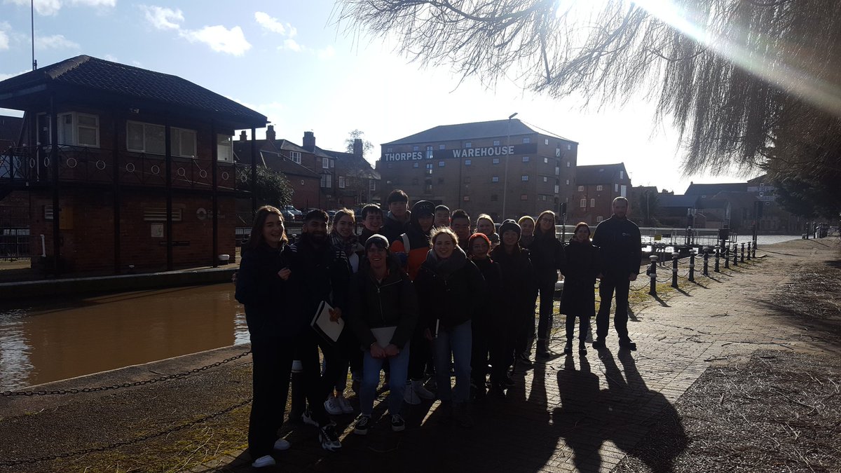 CRTExplorercc's tweet image. Really interesting day in Newark with 3rdyr architecture/landscape students @sheffielduni planning a theoretical HQ, thinking what we&apos;d need plus how to reflect #lifesbetterbywater. Can&apos;t wait to see what they come up with. . . . @CRTYorkshireNE @CRTExplorers @CRTEastMidlands