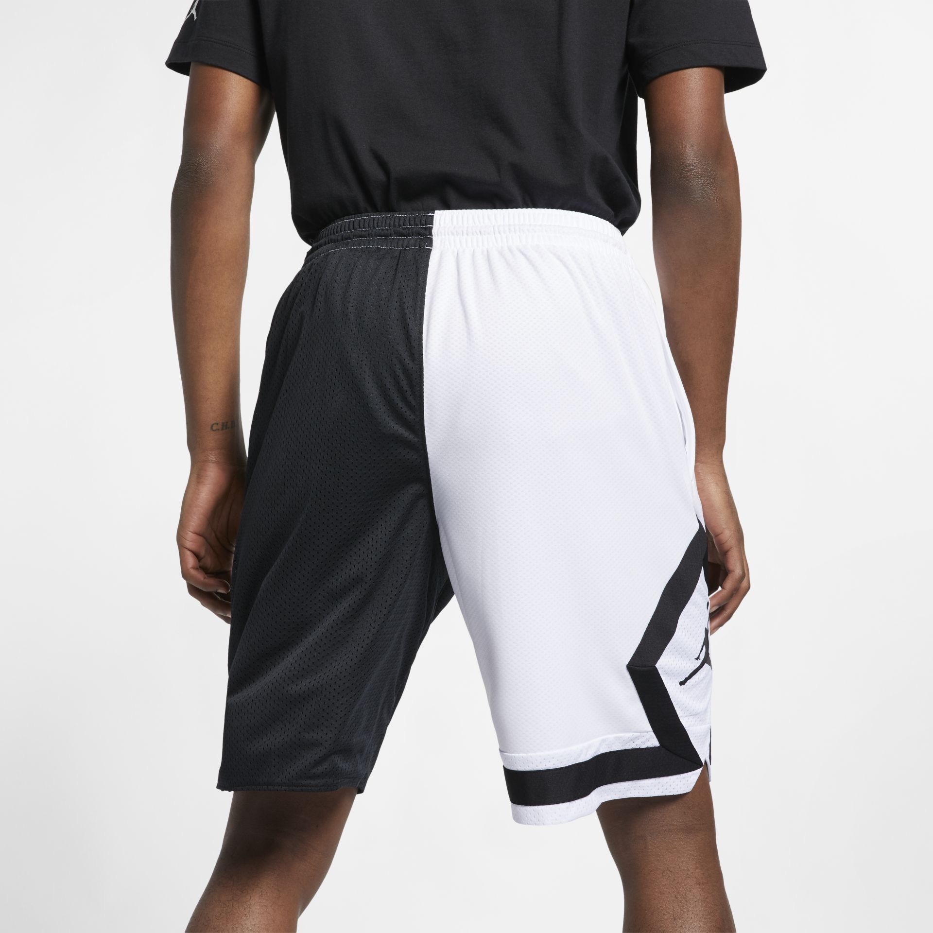 J23 iPhone App on X Jordan DNA Distorted Shorts on Foot Locker. Use code SNEAKERS for 20 OFF Link https t t6ND9dMPyT FLX members get FREE shipping https t BCJkHeceqi X