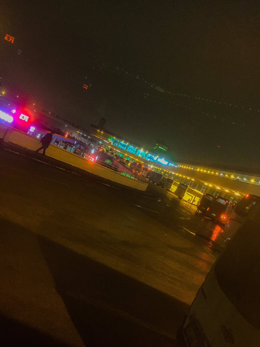 Burası sevinçlerin, hüzünlerin, son görüşlerin, ilk buluşmaların, özlemlerin konumu..