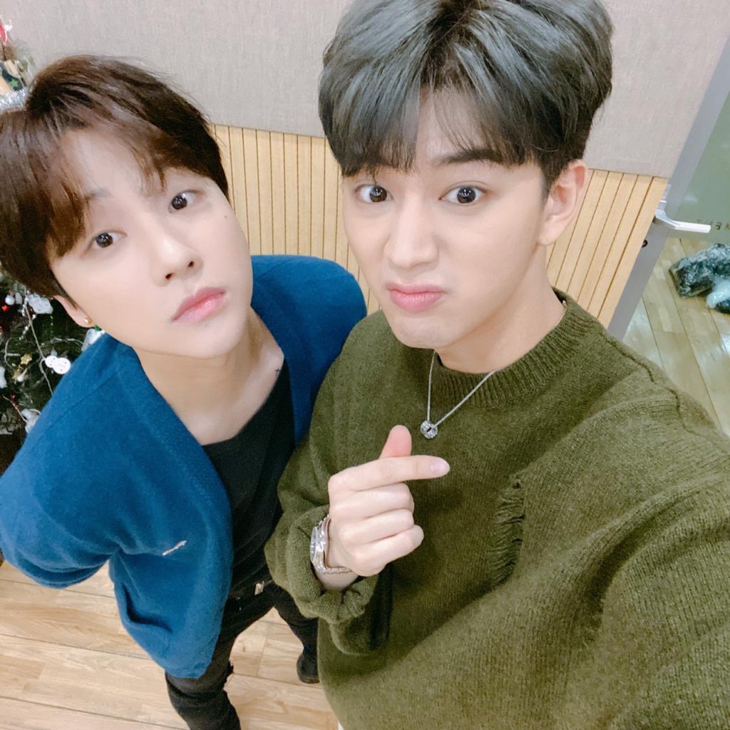 fluffyuns's tweet photo. everybody say “thank you song yunhyeong” for these kind of photos with the members again. 🪐✨ https://t.co/vJFazOzQnv