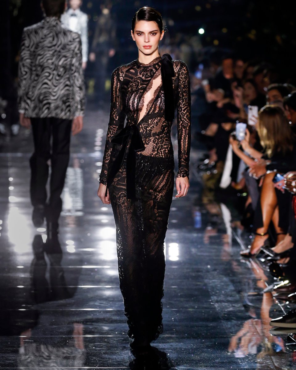 A luxe lace evening gown from the TOM FORD AW20 Runway. #TOMFORD  #TOMFORDAW20