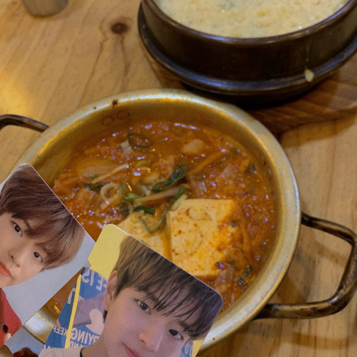 MYLUV922's tweet photo. ♥ 승민이가 입국하구 맛있는 걸 많이 먹길 바라는 마음으루 타래 시작 LGE ♥

#여기맛있승민

📍신사 - 김북순 큰남비집

승민이가 좋아하는 김치찌개 맛집을 첫 타래로 시작ㅎㅎ 두명에서 목살 김치찌개(₩8,000)랑 초란뚝배기탕(₩8,000)을 추천 ! 목살듬뿍에다가 초란탕은 양이 좀 많았어요ㅠㅠ https://t.co/h0XUnIDYoT