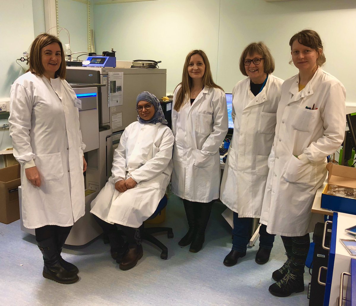 zinghomer's tweet image. For ‘International Day of women and girls in Science’ #WomenInScience we took a photo of 5 of us who were in @EdMassSpecCore Core Facility @EdinUniCVS - technicians, research coordinators, post docs and core managers. @shazias51 @UoETechnicians @TechsCommit @CoreTechLifeSci