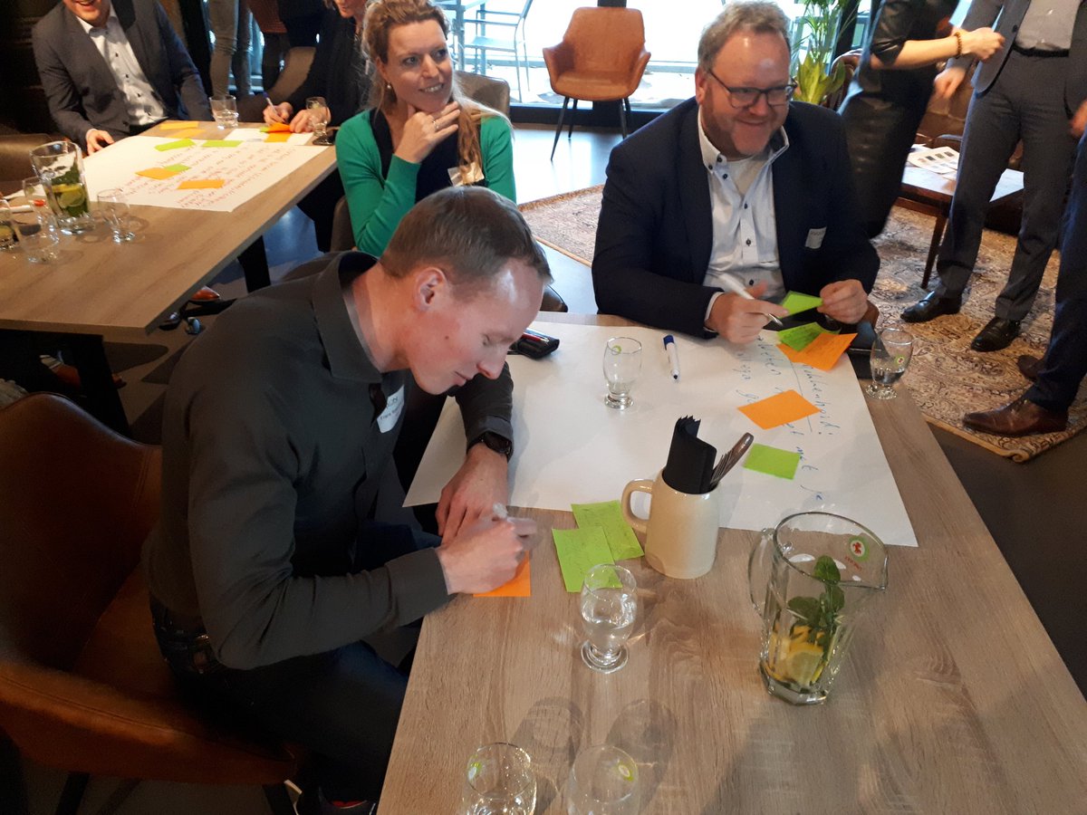 JanineVerhoef's tweet image. Soft controlsessie #woontwente ism bijdrage @welbions @KPMG_NL @Domijn 
Met bestuur @Dick_Mol @john_olde en partners Achterhoek. 'Functiescheiding is niet genoeg', 'welke interventies doe je/waarom, met welk doel zaken verbeteren' en 'Schaf funct.gesprekken af'. Praat met elkaar.