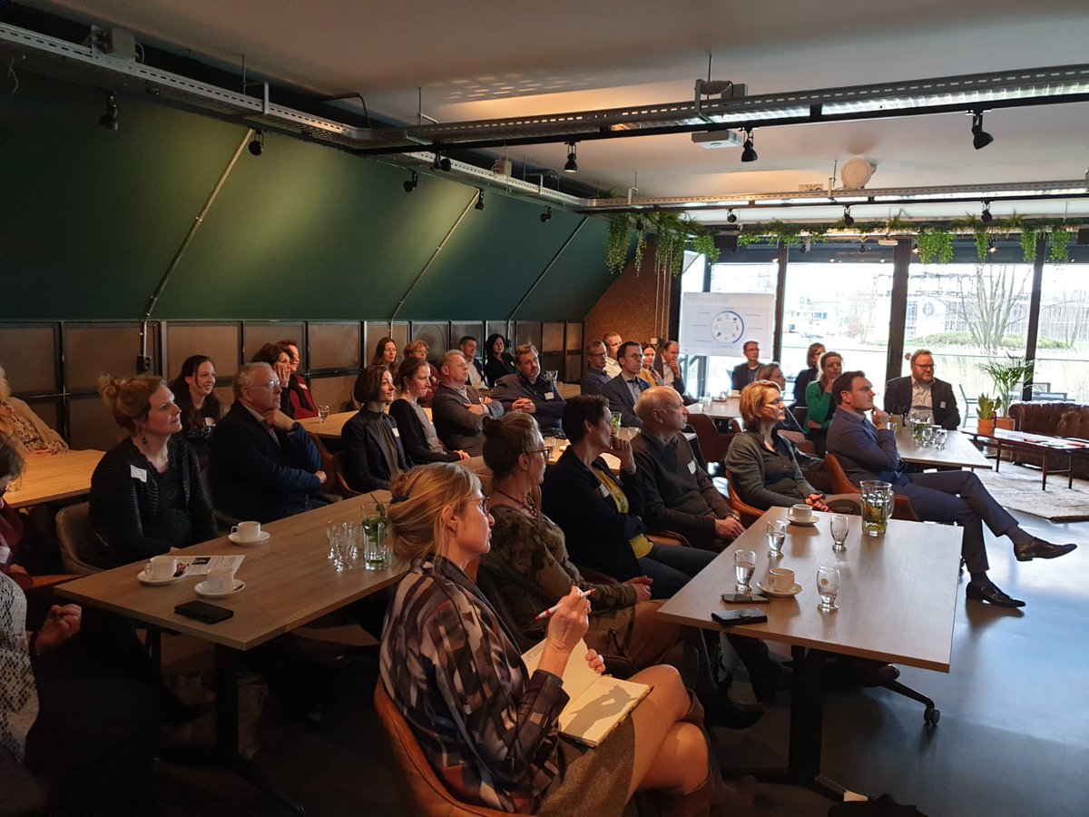 JanineVerhoef's tweet image. Soft controlsessie #woontwente ism bijdrage @welbions @KPMG_NL @Domijn 
Met bestuur @Dick_Mol @john_olde en partners Achterhoek. 'Functiescheiding is niet genoeg', 'welke interventies doe je/waarom, met welk doel zaken verbeteren' en 'Schaf funct.gesprekken af'. Praat met elkaar.