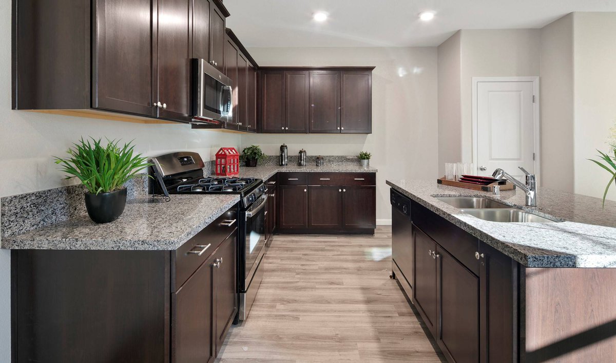 khov_NOCAL's tweet photo. https://t.co/GzwSwnaCNW
This St Tropez quick move-in home at #AspireAtStonesThrow features a refined kitchen with granite counters, large loft, spacious owner's suite, roomy laundry, as well as a relaxing covered patio!

For More Information Call: 888-408-6590 https://t.co/qNFne2YyaU