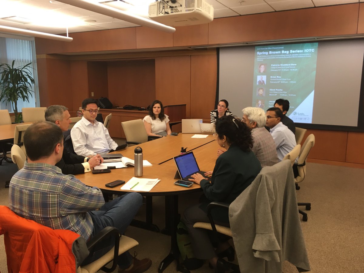 CSULevinForum's tweet photo. @IOTC_Cle Brown Bag lunch program @CSU_Urban learning about how @CSUOHIO faculty and researchers are working to use technology to address community health needs, such as the response to the opioid crisis. https://t.co/vQv9izgkaH