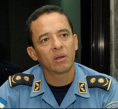 Elhondurenohn's tweet photo. Leonel Sauceda comisionado de la Policía Nacional de Honduras fue detenido https://t.co/h3S2jlX0Oa
