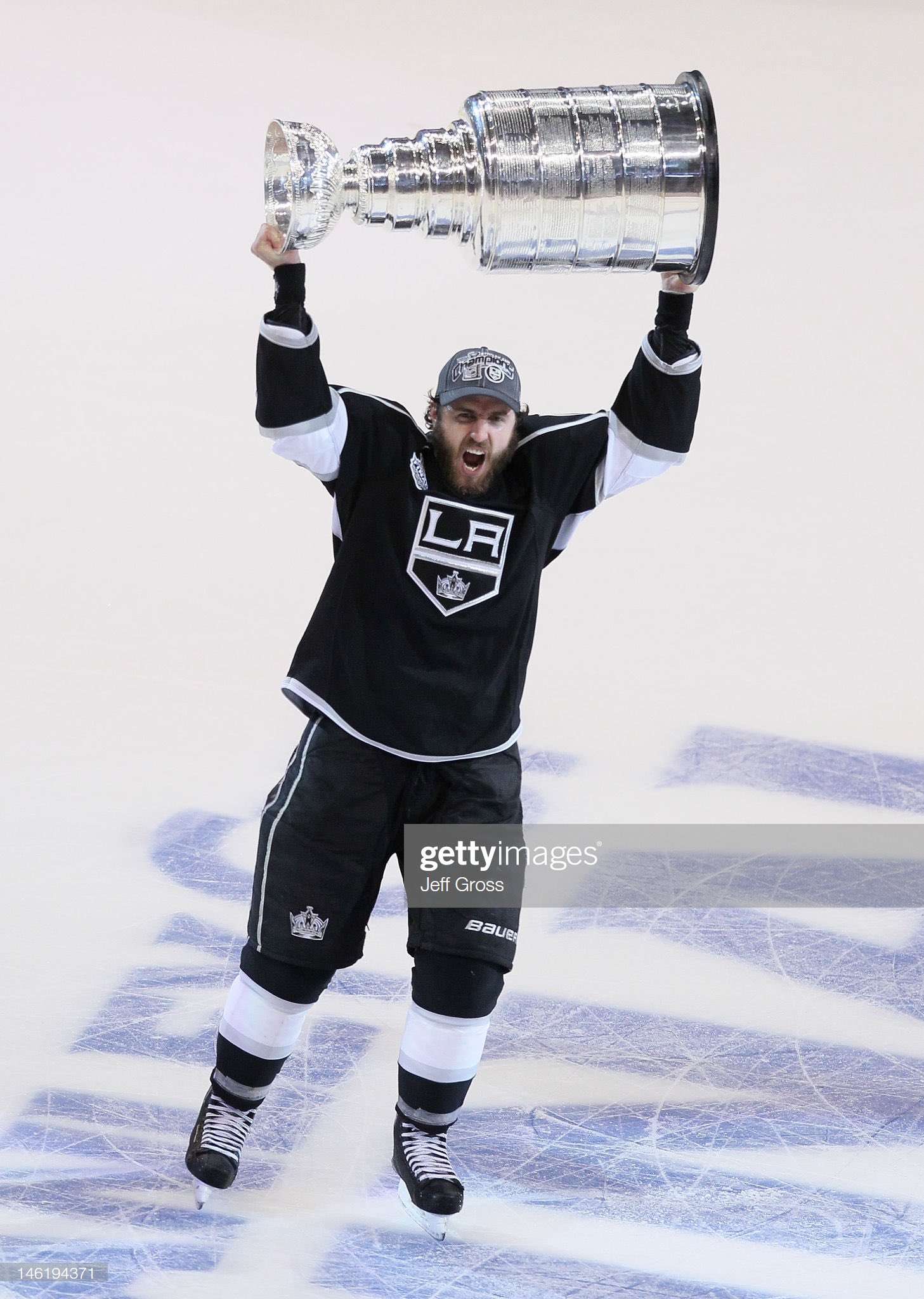 Happy birthday to former center Mike Richards, who was born on February 11, 1985.  