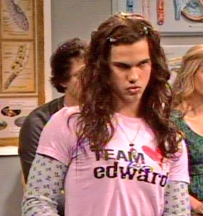 Happy birthday, taylor lautner! i never liked jacob black, but i always liked you \kind\ is your middle name. 