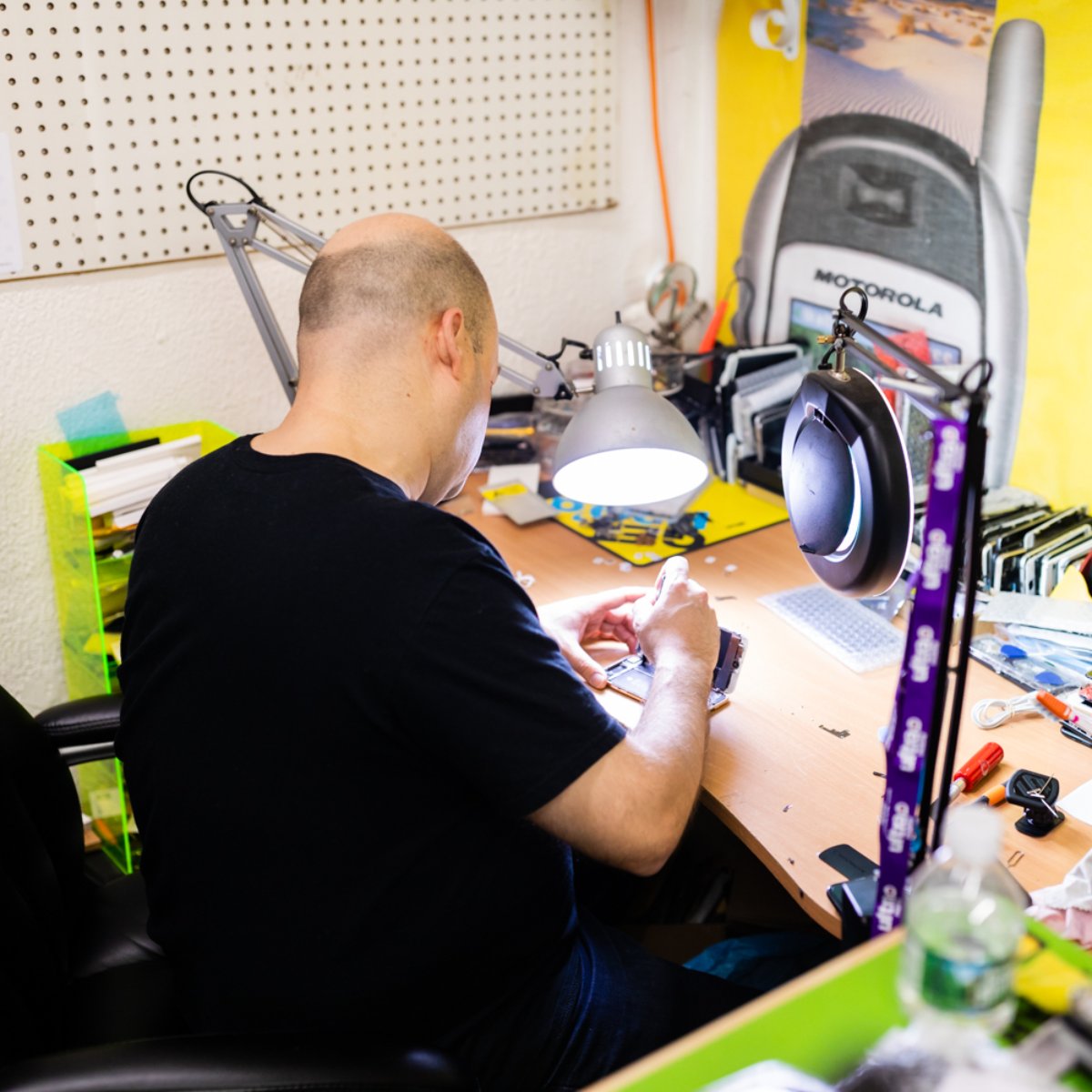 wireless111's tweet image. What's way better than a box of chocolates? Our customer service and dedication to our community!