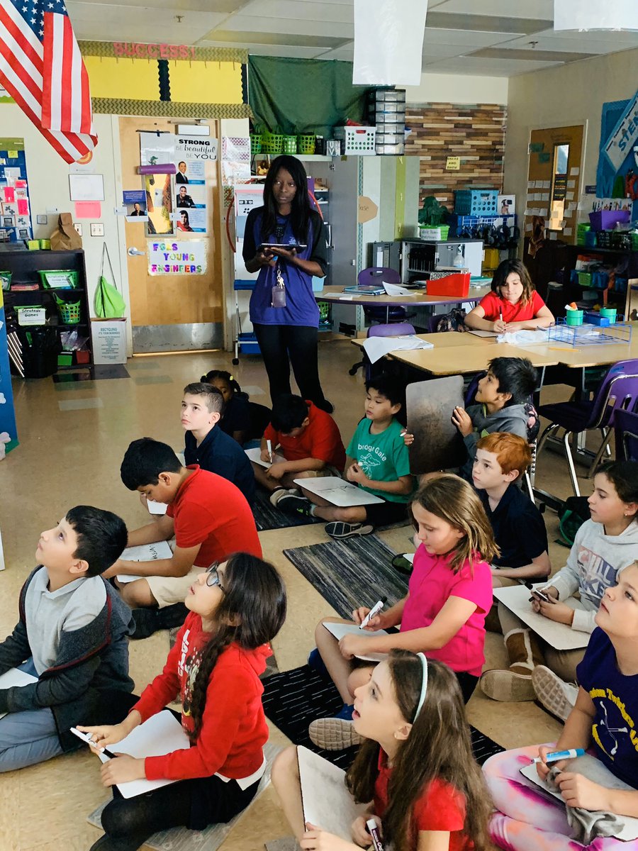 TheomaneD's tweet photo. Mrs. White the Central Region Finalist for 2021 teacher of the Year is teaching at its best.  @ElbridgeGaleES @Mrs_WhiteEGES @hainesv #sharepbcsd @pbcsd @PBCSDKreyol https://t.co/YVixVdPHbt