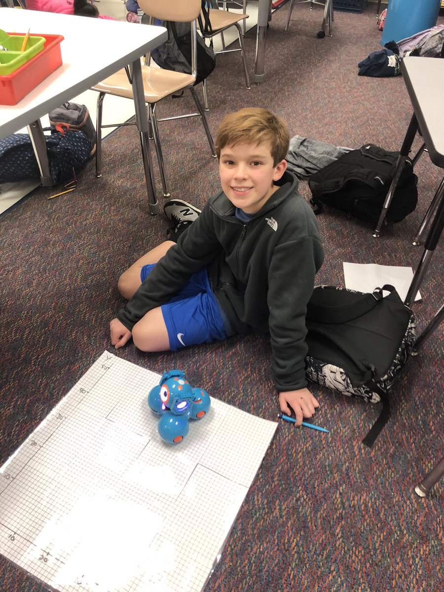 Math5Root's tweet photo. Getting ready for Stem Night!! @RootElem @RootITF https://t.co/EdhNYxwXsS