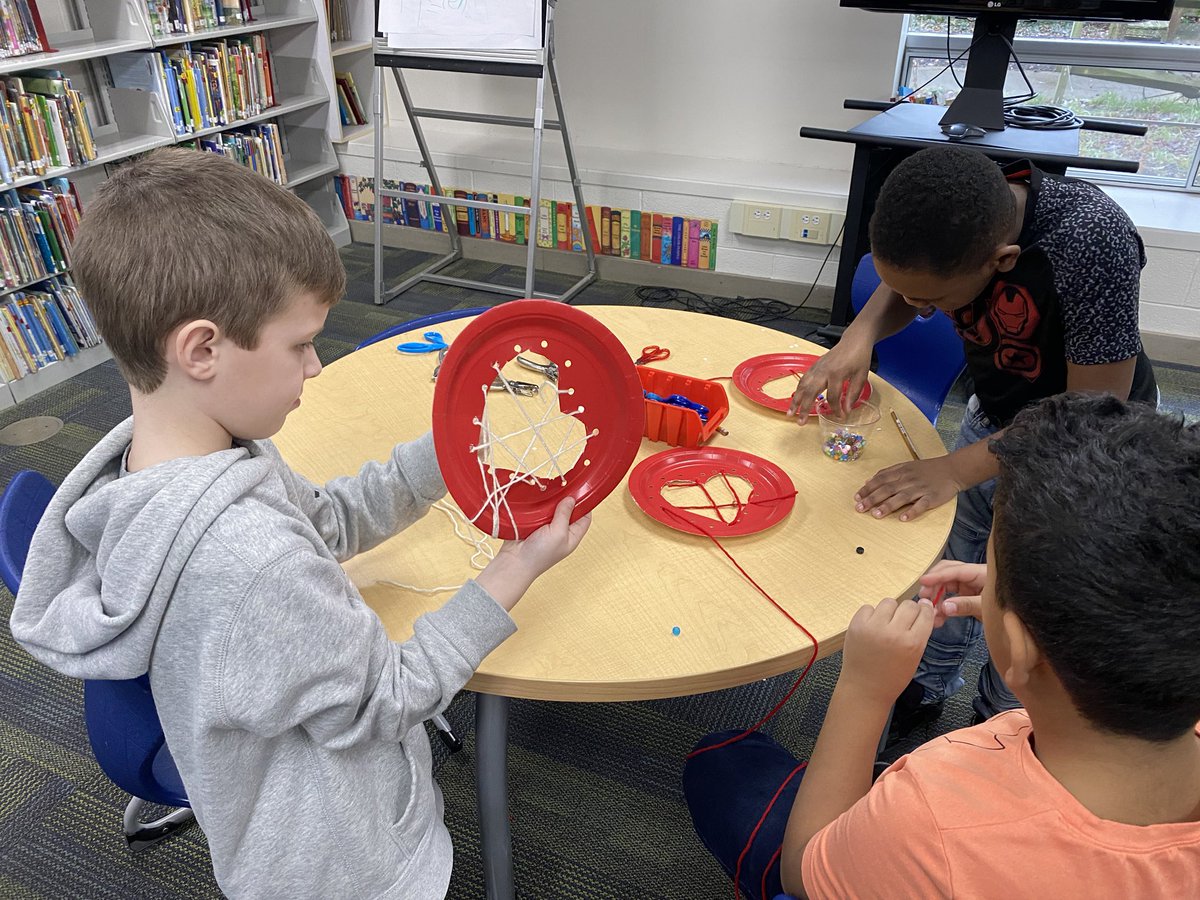 MrsFergsClass's tweet photo. We kicked off #HMHeartfest2020 by listening to each otherโs heart through a stethoscope, learning fun facts about being healthy and making heart dream catchers. #ReynLearning #ReynDeeperLearning @AmyGoch @HMSTEAMtigers https://t.co/WmlWP00qP7