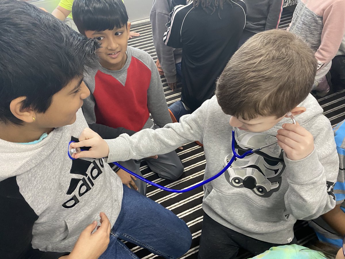 MrsFergsClass's tweet photo. We kicked off #HMHeartfest2020 by listening to each otherโs heart through a stethoscope, learning fun facts about being healthy and making heart dream catchers. #ReynLearning #ReynDeeperLearning @AmyGoch @HMSTEAMtigers https://t.co/WmlWP00qP7
