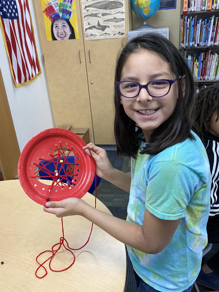 MrsFergsClass's tweet photo. We kicked off #HMHeartfest2020 by listening to each otherโs heart through a stethoscope, learning fun facts about being healthy and making heart dream catchers. #ReynLearning #ReynDeeperLearning @AmyGoch @HMSTEAMtigers https://t.co/WmlWP00qP7