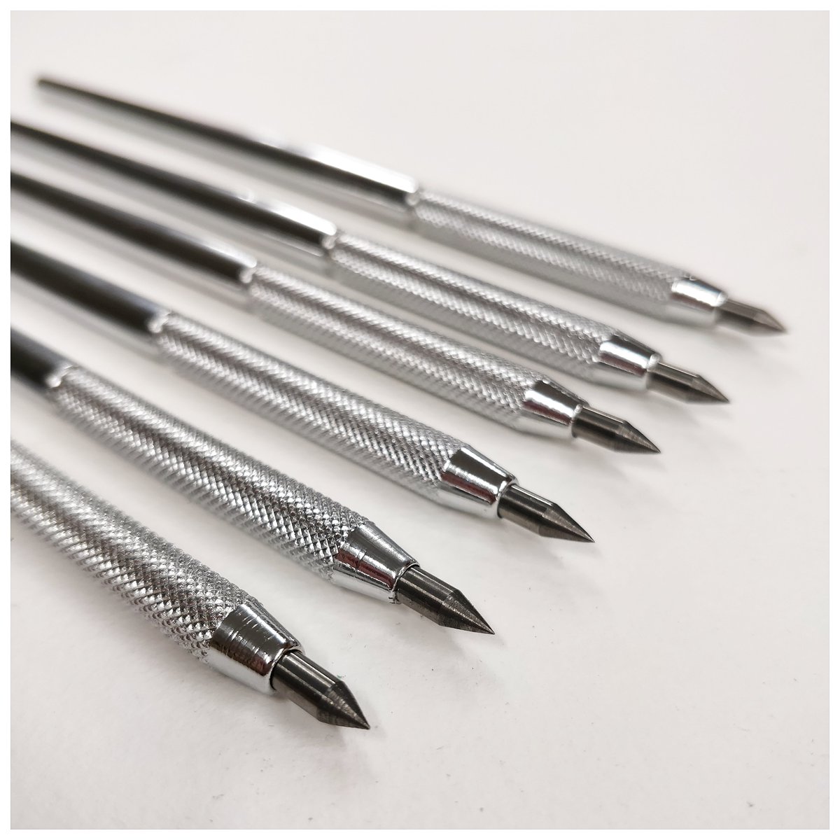 Carbide Scribe. A beautiful all metal tool used for etching and drypoint for frictionless drawings. £15.00
intaglioprintmaker.com/shop/carbide-s…