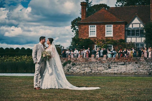Everybody stop! Look at this gorgeous photo from Ross &amp; Lowenna’s wedding 😍😍 Birtsmorton Court really is a very special venue, beautifully photographed here by @seanp.photo 🙌 #cotswoldwedding #cotswoldswedding #countrywedding #weddingphotography ift.tt/2tMRw8j