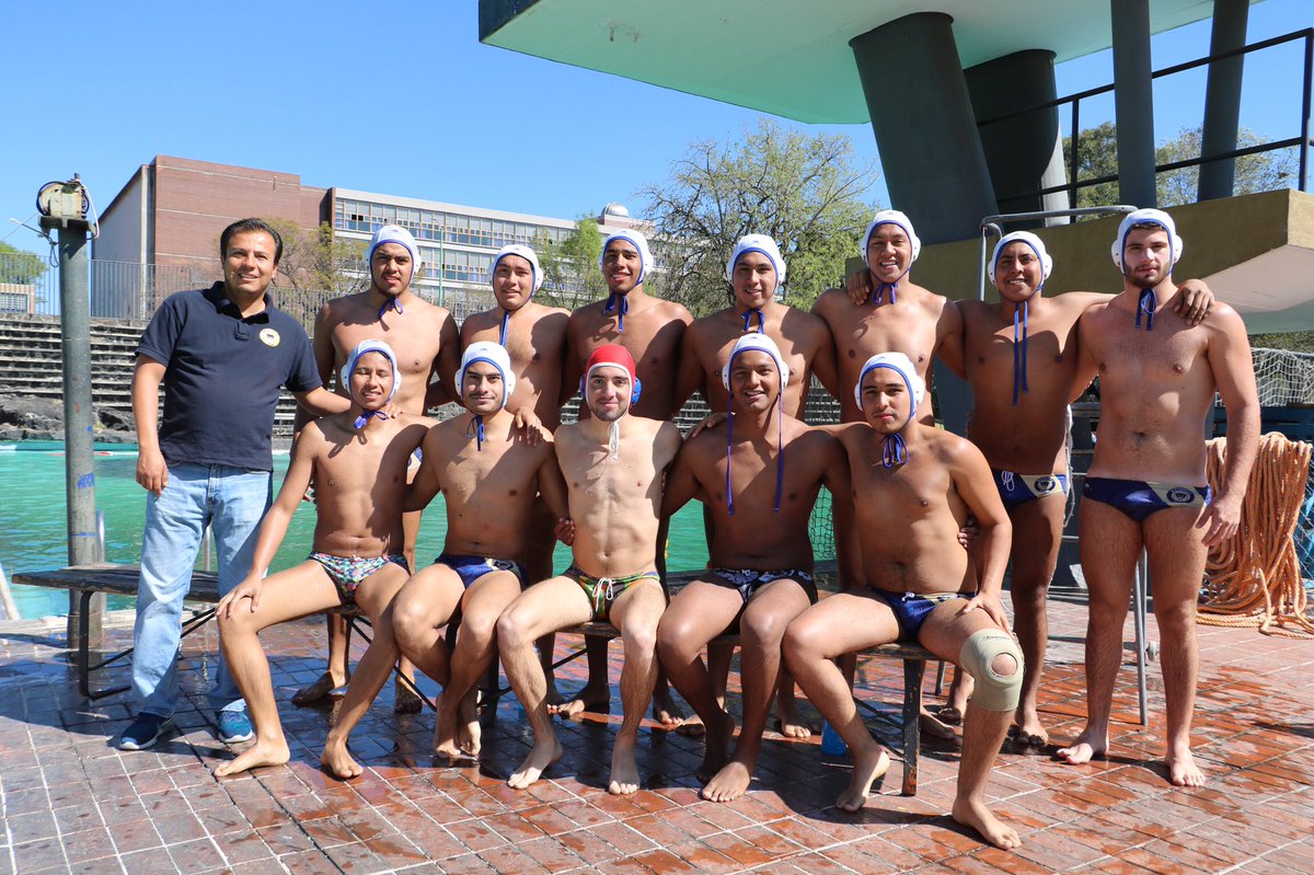 DeporteUNAM's tweet image. #UnGoyaPara el equipo de primera fuerza de #PoloAcuático UNAM que se llevó el primer lugar en el #CampeonatoNacional selectivo para la Copa Intercontinental FINA 2020 🤽🏼🥇 #SoyDeporteUNAM
