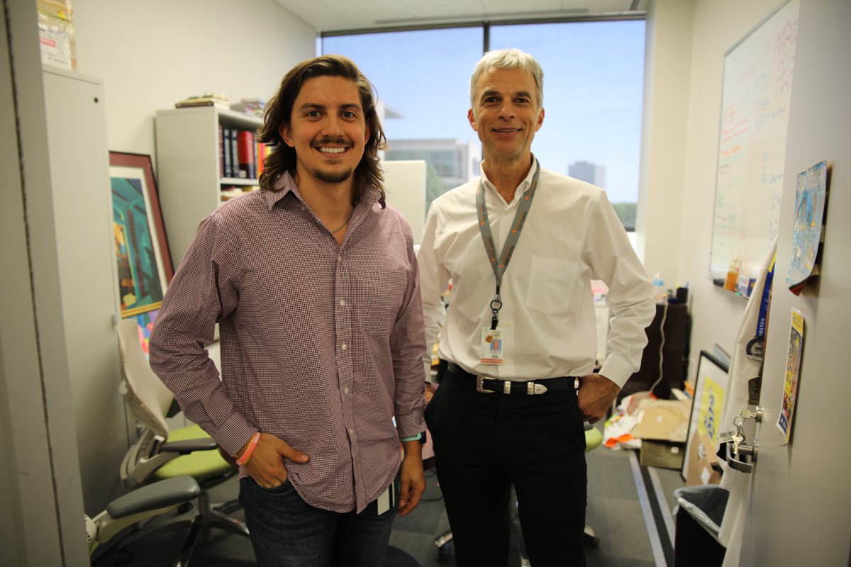 stxmstp's tweet photo. Congrats Ryan Reyes (STXMSTP, GS3)! Ryan has received a competitive travel award for #AAI2020 to present his findings on novel immunotherapies in the treatment of bladder cancer. Ryan is pictured here (left) with mentor, Tyler Curiel.  #mdphd #physicianscientist https://t.co/5RlLE4BLxV