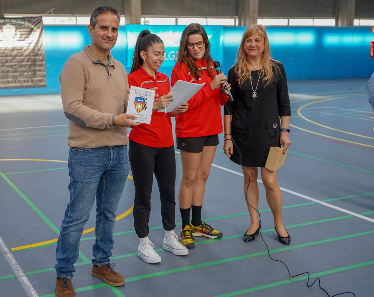 OpticaliaAlgiro's tweet photo. ⬆️⬆️⬆️ El pasado domingo en la presentación del @BMAlgiros 👏🏻👏🏻👏🏻 Pasamos una tarde fantástica. Un placer colaborar con este equipazo 😍🤩

Mucha suerte durante la temporada campeonas 🤾‍♀️🏆🥇 https://t.co/1e1GxNeSBX