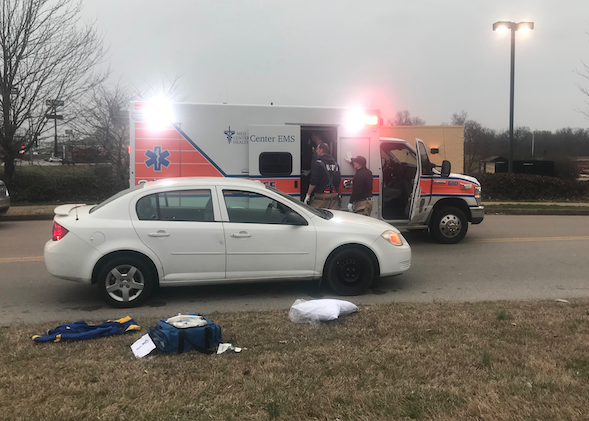 joeimel's tweet photo. Photos from scene near Cherry Farm Lane where a male was found after being shot in the face and arm. The shooting occured at a nearby apartment complex. @WarrenCoSO searching for suspect. More from @bgdailynews as info is released. https://t.co/zoHe3a2E7E