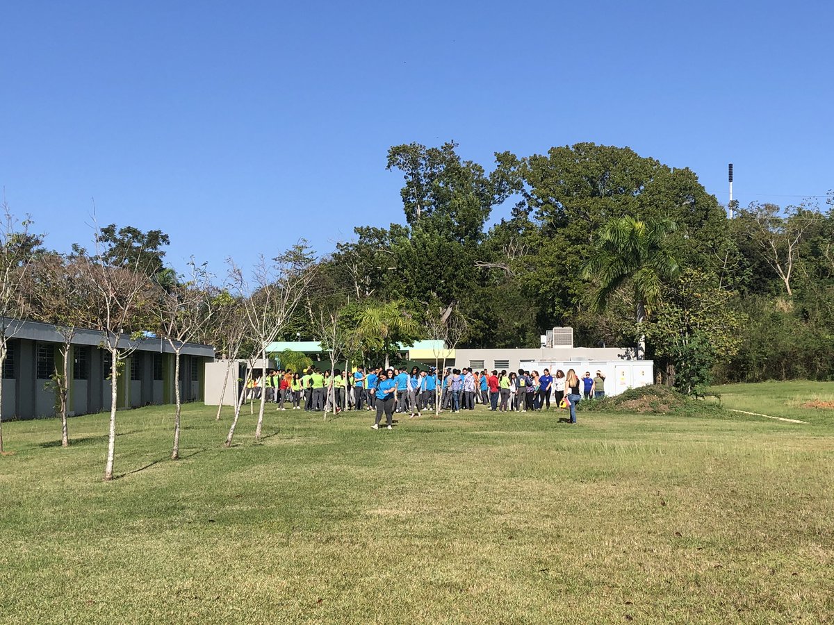 EscCarlosGlez's tweet photo. 🚨Agáchate, Cúbrete y Sujétate🚨

Durante el día de hoy se llevó a cabo nuestro tercer simulacro de terremoto de este año escolar. 

Además, se discutió nuevamente con todos los estudiantes el plan de desalojo ante un terremoto y tsunami. https://t.co/ii0MMBfxQs