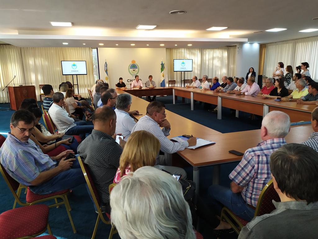 clauterenghi's tweet photo. Acompañamos a @jmcapitanich y al administrador de @ChacoDvp en la presentación del estado del proyecto del #SegundoPuente https://t.co/ux7ZaSCn0a