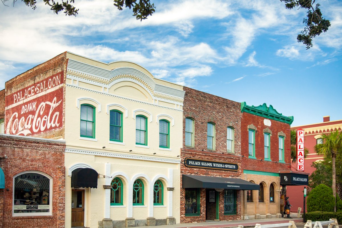 A6: Amelia Island is the perfect destination for a lover of “Old Florida.” Home to a Historic Downtown, you stroll through small boutiques and antique shops, art galleries, museums and independent eateries. #FLTravelChat