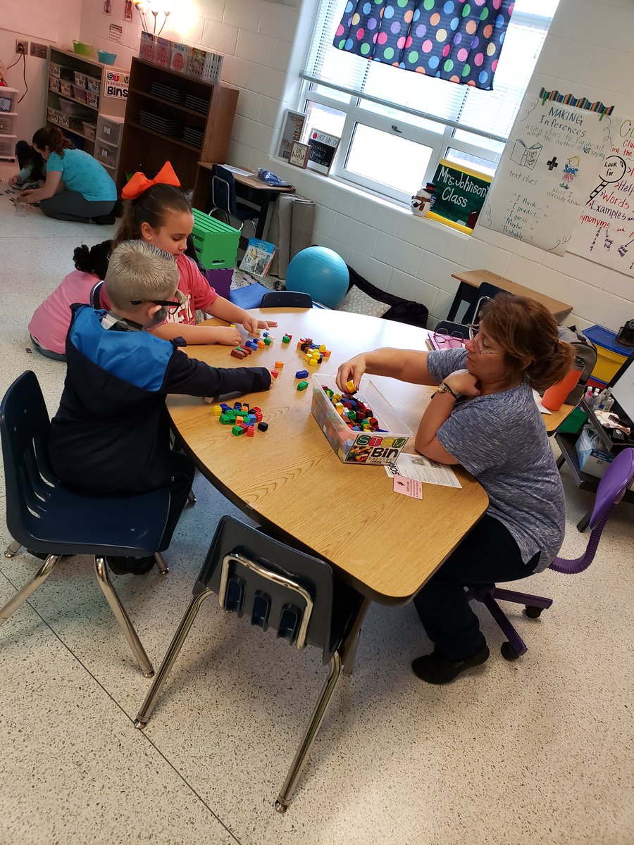 DCrouseVAB's tweet photo. @MyTeachingLife2 @Arrowhead_Lib STEAM + 100th day = awesome learning, engagement and team work. First they count to 100 by 2, 5, 10, then they will see what they can build. Mrs Johnson's second grade rocks!!! https://t.co/ox4GYCfgjJ
