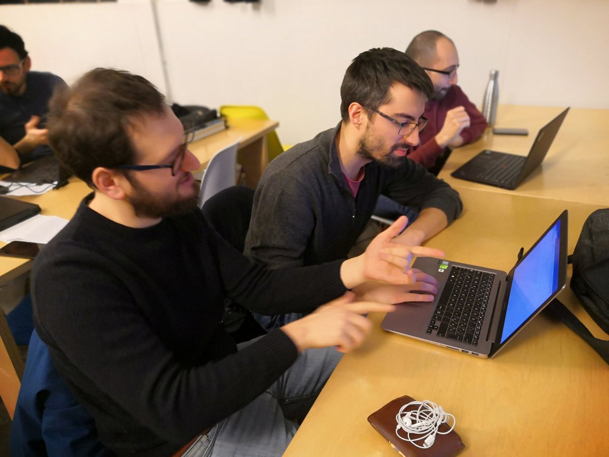 Tinux80's tweet image. At #CodingGym Torino 💪
having fun solving problems 🧠 and writing #Algorithms 😎
Cc @coding_gym
#Coding #DevLife