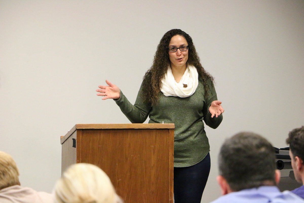 UISedu's tweet photo. #UISedu held its second “Green Zone” training today in an effort to teach faculty and staff how to better support military connected students. @UISeduAlumni / veterans Ashti Dawson &amp; John Mizer led the training.

➡️ Learn about UIS Veterans Affairs: https://t.co/t2dfPMFVtd https://t.co/izcuihMAMe