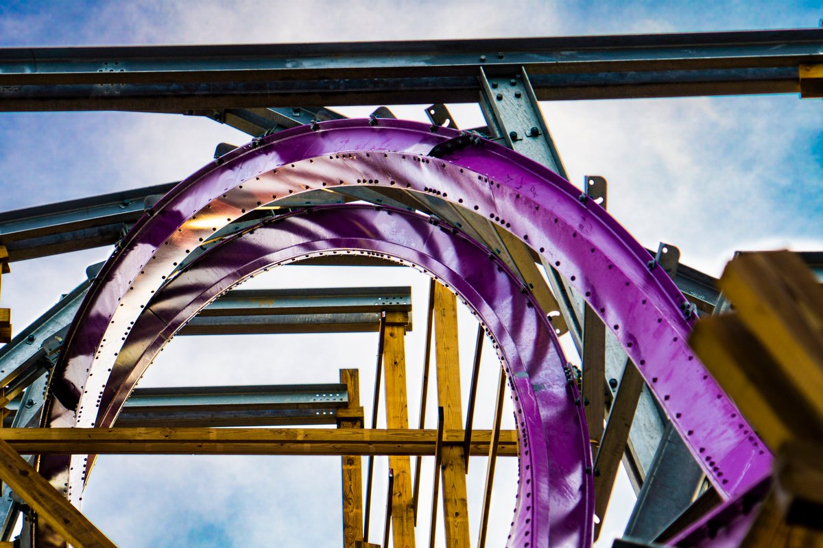 A8: Roses are red, violets are blue. Iron Gwazi opens this spring… we hope to see you. #FLTravelChat