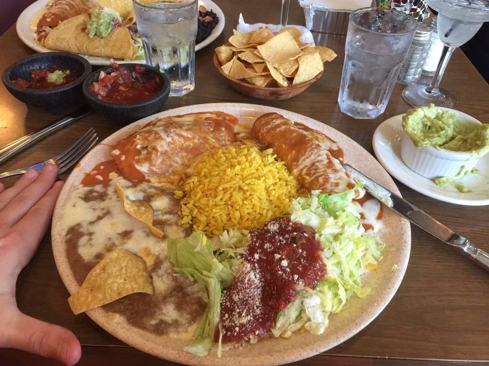 Size really does matter... when it come to what's on your plate 🍽 
.
.
.
#TiaMargaritaSF #SanFrancisco #Margarita #sfdining #sfeats #sffood #eatersf #ClementStreet #sfrestaurants #dinnertime #richmondsf #sf #bigplate