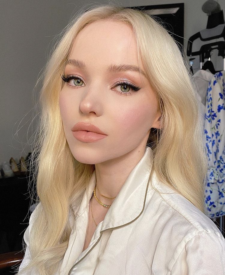 this is how Tinkerbell looks when her hair not tied. ✨