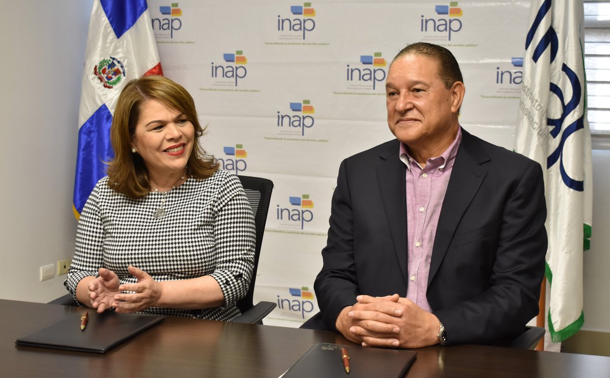 InapRD's tweet photo. ¡Cada día somos más!

La @CAASDRD se une a la Red de Entidades de Formación de la Administración Pública Dominicana para el logro de objetivos orientados al mejoramiento de la competitividad e innovación en la formación. https://t.co/mR0Rw4C8BC