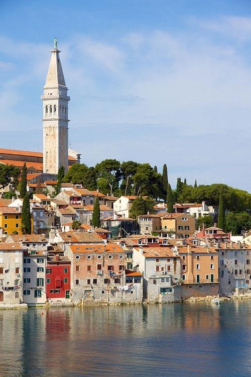 Un jour, une année ou une décennie d'amour, ça se fête en voyageant et ce n'est pas les destinations romantiques qui manquent! Pour lequel de ces voyages soleil d'Europe vous laisserez-vous charmer? 🌍❤️

voyagevoyage.ca/destinations/d…

Photos : coupsdecoeurpourlemonde.com

#SITV #tourisme