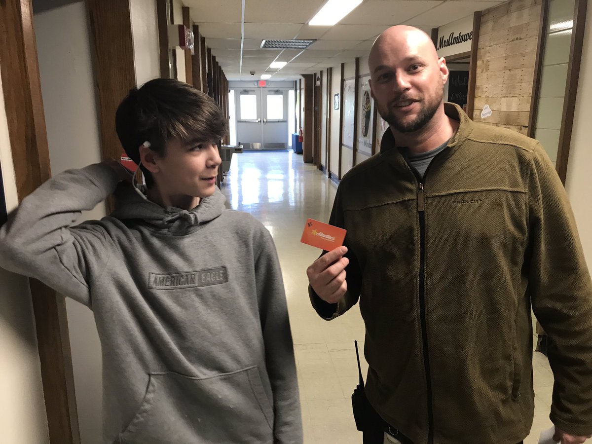 Mr. Delauter recognized the students with most improved attendance from MP1 to MP2 with gift cards to Hardee’s and Subway! @chrisclinewcps @a_delauter @WCPSmalcojen