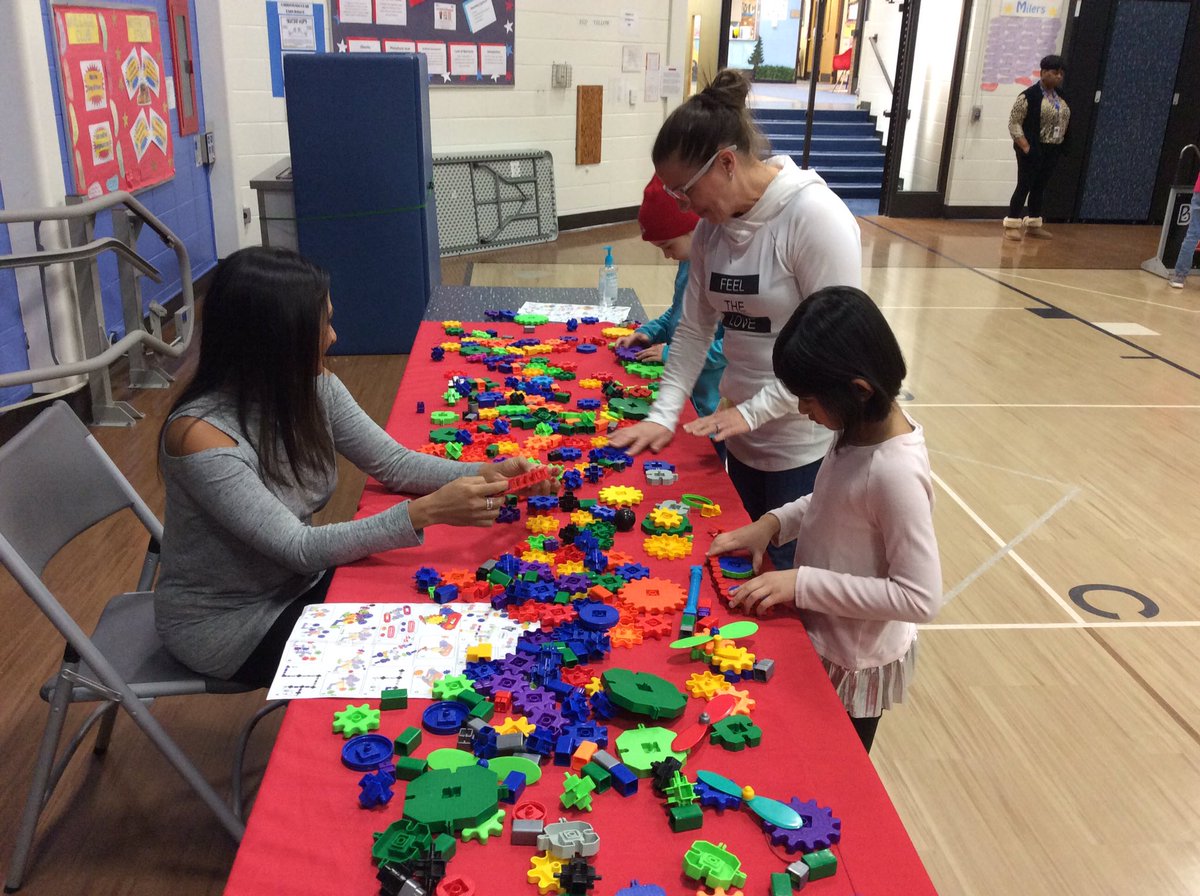 2JBrookForest's tweet photo. More STEAM Museum pictures of amazing learning! #d53learns https://t.co/VxtkgZ5sbc