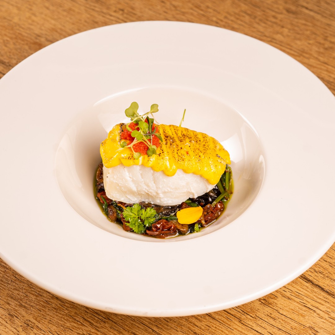 Ven a enamorarte de nuestro Bacalao, cocinado a baja temperatura sobre una cama de ciruelas, espinacas y cebollas. 

#Malaga #Fuengirola