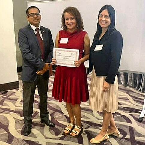 monich16's tweet photo. Certificaciôn de mentorado y primera sesión como Coordinadora de #RelacionesPúblicas de #BNIÉxito Dos peldaños más en mi experiencia en el maravilloso mundo de la organización más grande de #networking del mundo.
#BNI #vamospormás #GiversGain #Comunicac… https://t.co/Z2RDOXdWPJ https://t.co/A2dF9TlypV