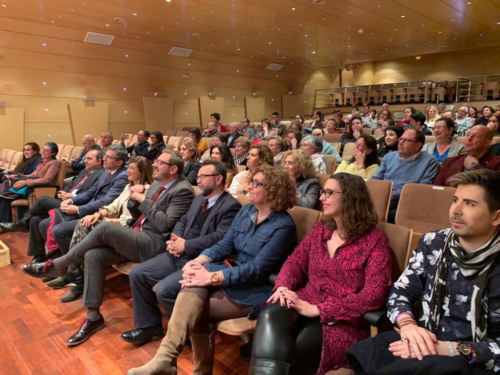 EconomiaCLM's tweet photo. [#IFCLM] Esta tarde, el director del @IFCLM, Miguel Ángel González, ha asistido a la exposición 'Mujeres ingenieras de éxito' por el #diadelamujerylaninaenlaciencia y también al estreno del corto dirigido por Israel Calzado, 'A plena luz del día', en Guadalajara. #CLM https://t.co/vkr7XNNp8O