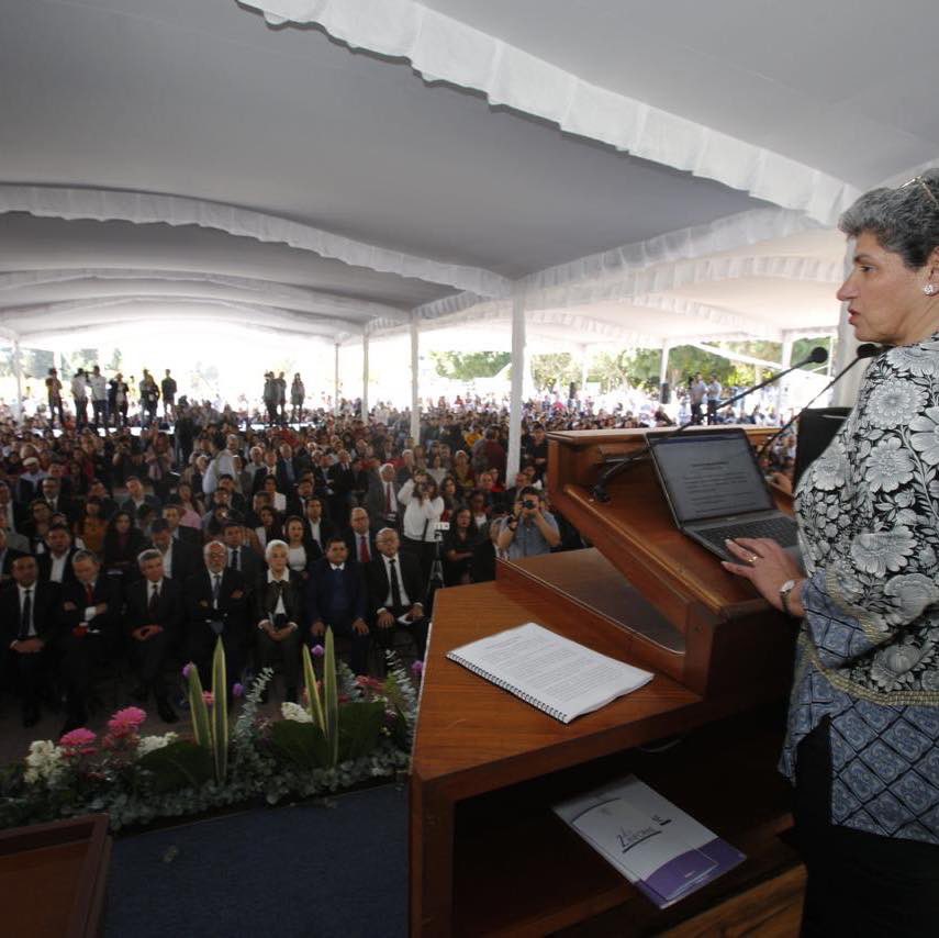 DraTereGasca's tweet photo. Reiteramos que dejar de luchar por la educación, por nuestra viabilidad financiera y por nuestra autonomía como pilares del derecho humano a la educación, no es para nosotros una opción. #2doInformeUAQ https://t.co/BJAToDa3og