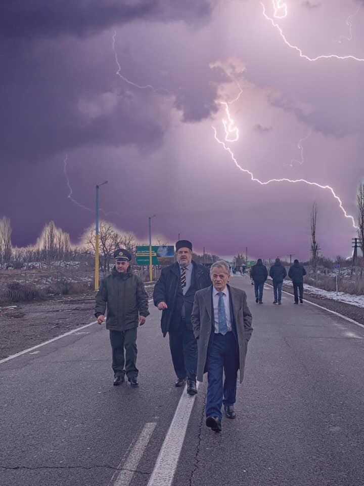 Ukrayna - Kırım’a geçiş noktası Kalancak noktasında çekilen fotoğrafı. Foto - Tamila Taşeva
Під час візиту до КПВВ Каланчак на адмінкордоні з тимчасово окупованим Кримом. 
Фото: Тамила Ташева
